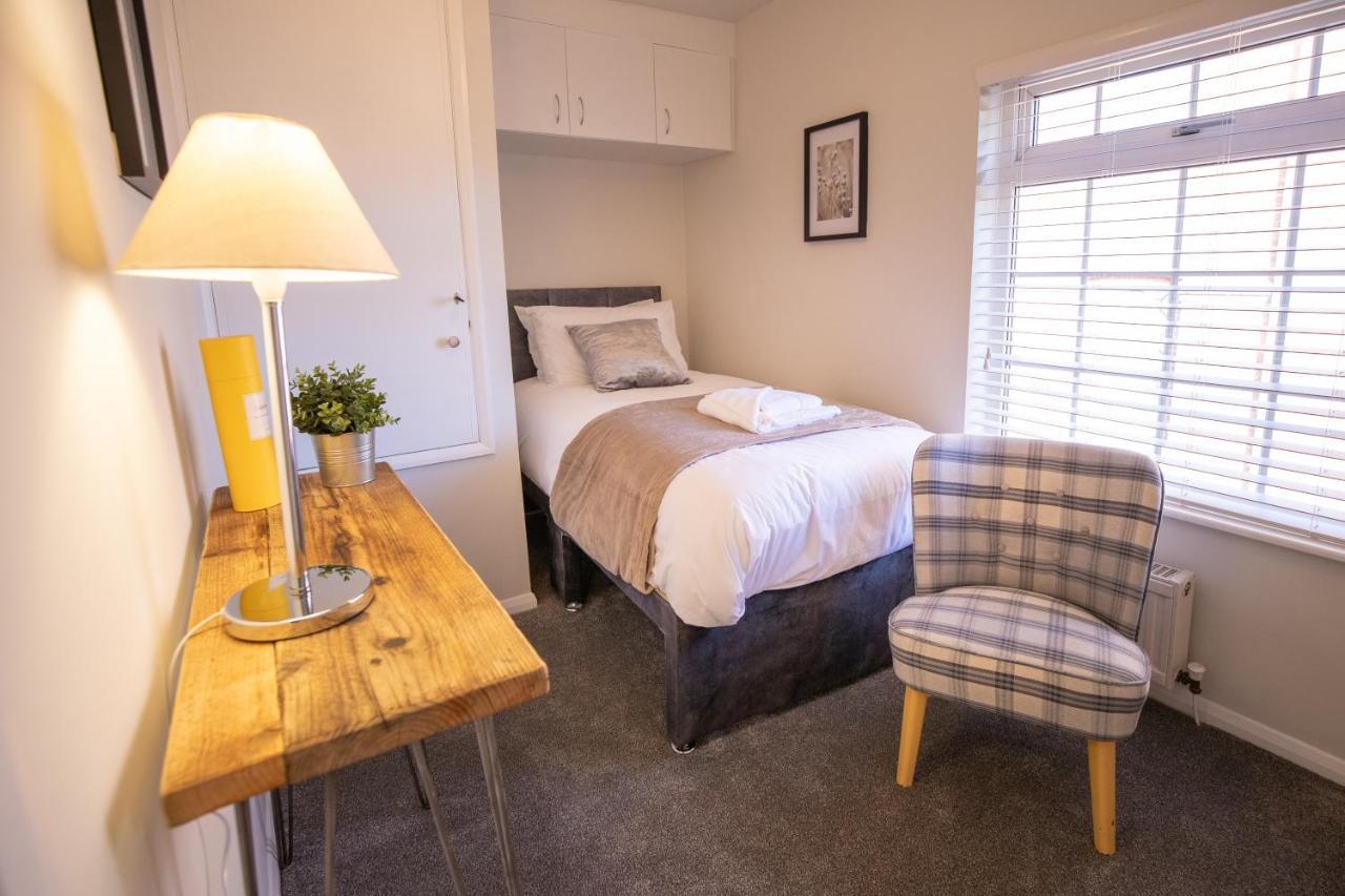 Saltbox Properties- Large!! 3 Bed, 3 Bath House, Parking, Fast Wifi, Town Centre Location! Sleeps 6 Ashby-de-la-Zouch Экстерьер фото